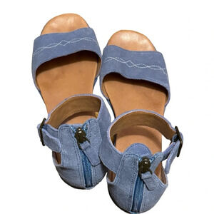 Ariat Lisa sandals blue suede 7.5 great condition